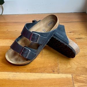 Birkenstock Sandals - Arizona Soft Footbed
Oiled Leather (W 10, M 8)